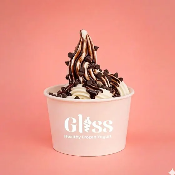 Choco Gliss: chips de chocolate, salsa de chocolate sobre helado de yogurt natural